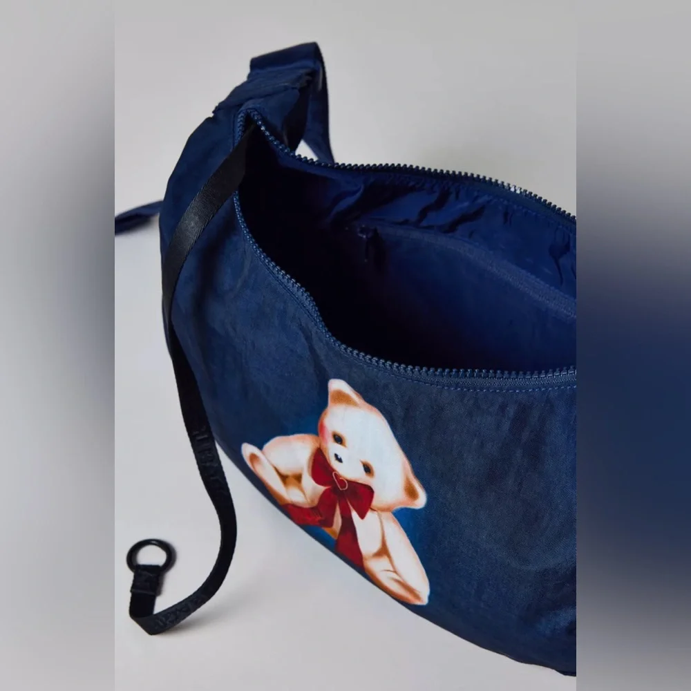BAGGU Medium Crescent Bag - Teddy Bear Navy Blue UO Exclusive - Picture 4 of 5